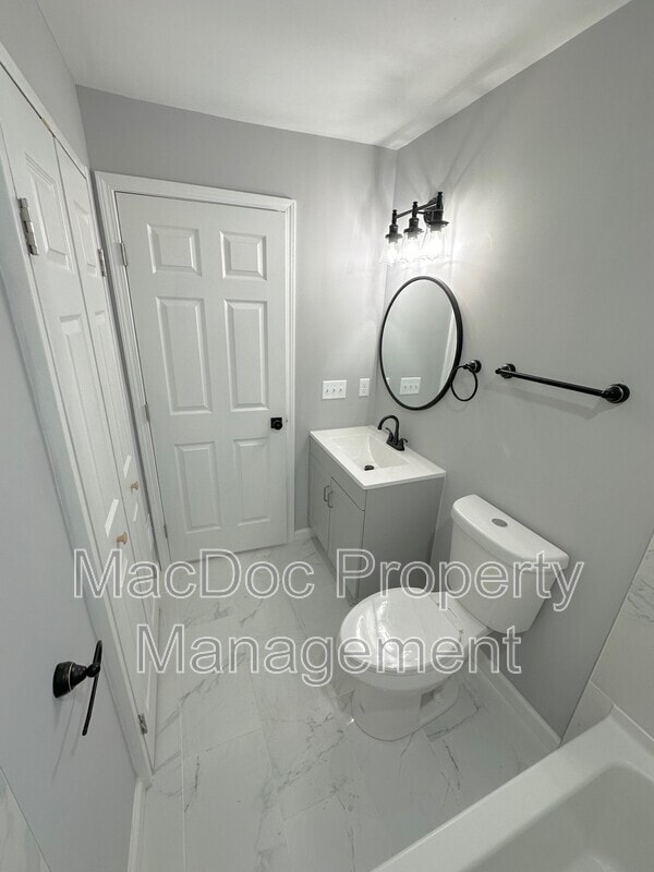 Building Photo - 210 Jett Dr