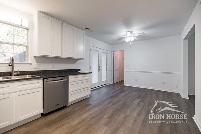Building Photo - 1030 Hunter Trail