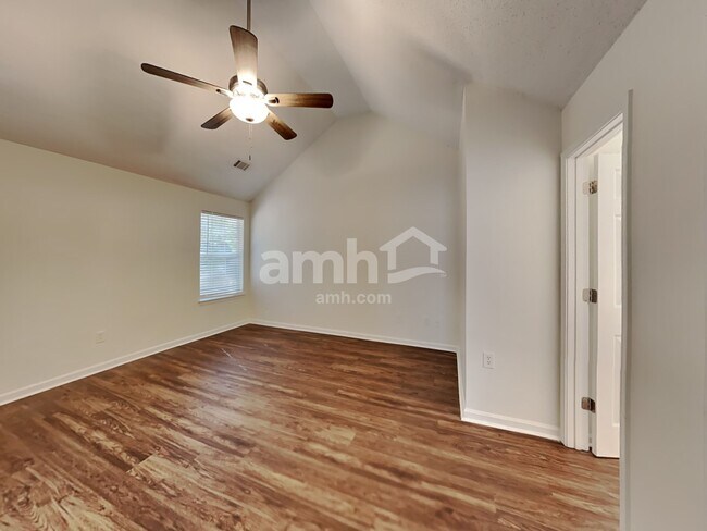 Building Photo - 375 Ermines Way