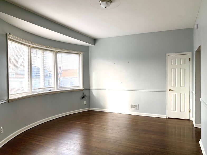 Livingroom - 67 W 5th St