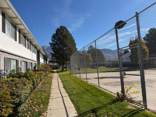 Building Photo - 65 E 600 S