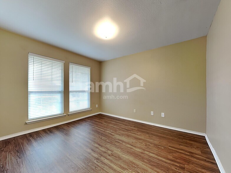 Building Photo - 313 Highland Valley Ct