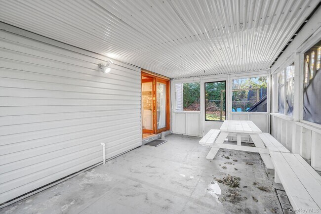 Building Photo - 11 Amityville Rd