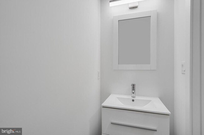 Building Photo - 4626 Brooks St NE