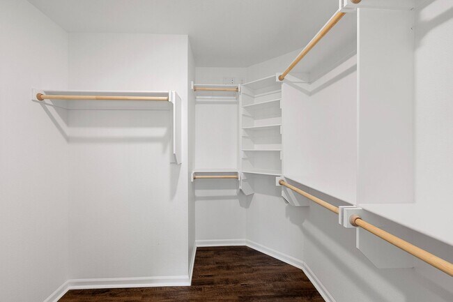 Building Photo - $1299 OFF RENT FOR THE FIRST 3 MONTHS!