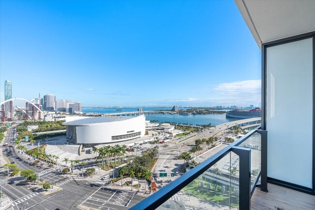 Building Photo - 398 NE 5th St