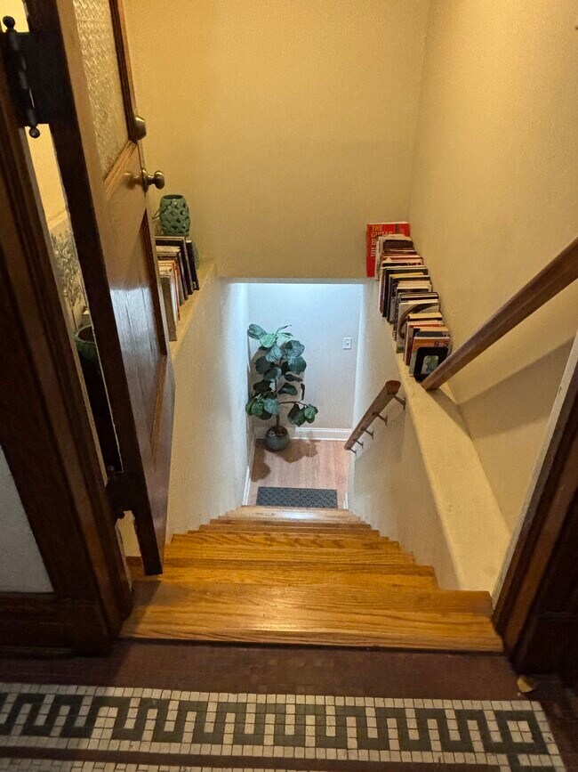 Stairs leading to garden unit from front door - 4871 N Magnolia Ave