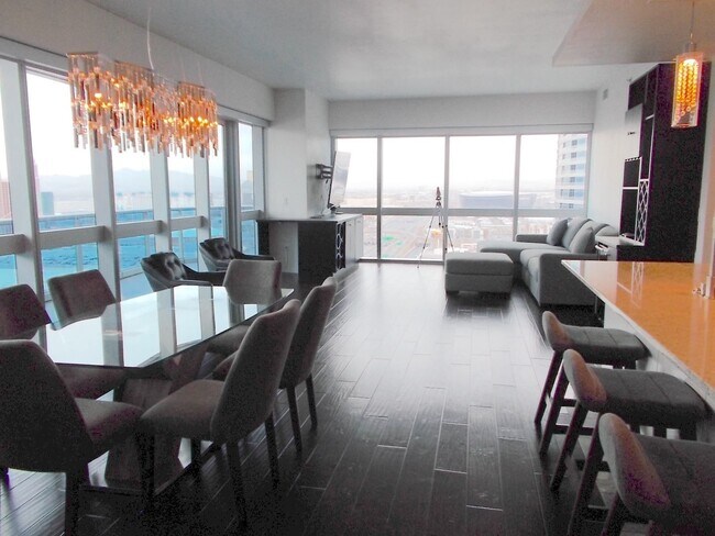 Building Photo - 4471 Dean Martin Dr