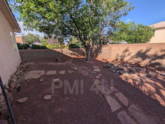 Building Photo - 9800 Kokopelli Dr NW