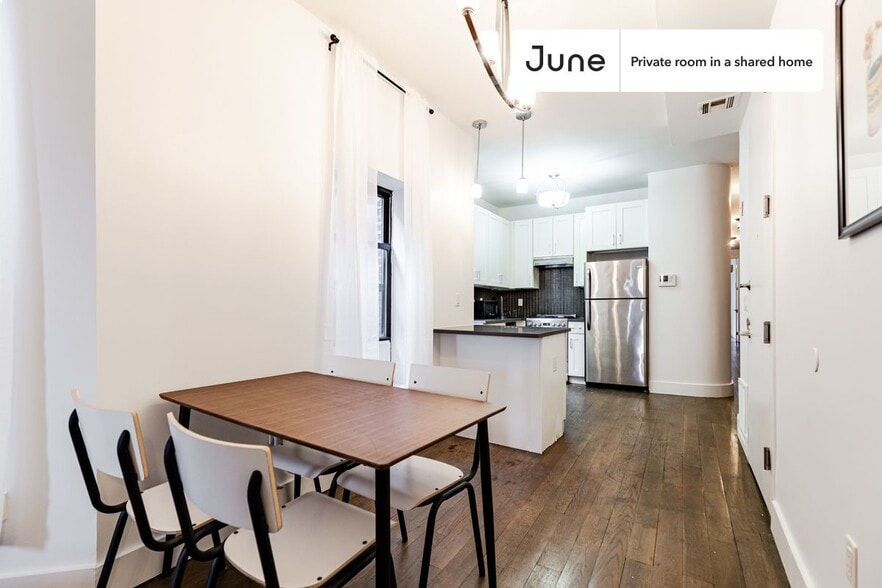 Building Photo - Private bedroom in 4 bed/2 bath Home
