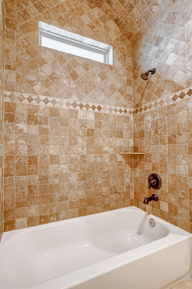 Building Photo - 5710 Darling St