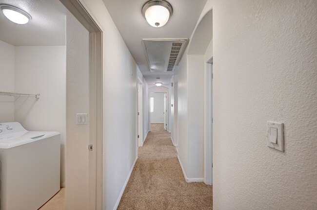 Building Photo - Charming 3-bed, 2-bath Downstairs Unit