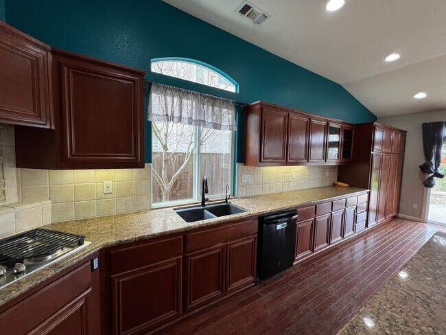 Building Photo - 4 bedrooms, an office and single-story home with a pool!!