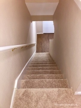 Building Photo - Gorgeous 4/3 London Townhomes community