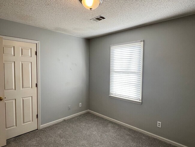 Building Photo - Really Cute Home in Lake Wildwood