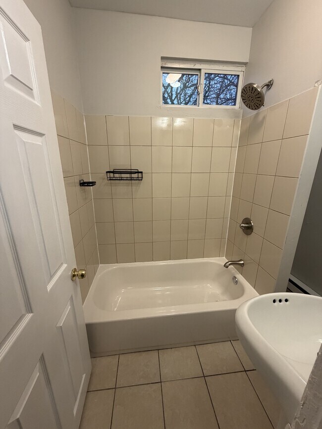 Building Photo - 1442 N Newkirk St