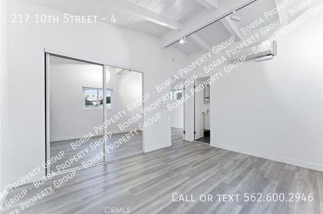 Building Photo - 217 10th St