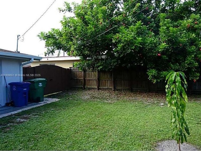 Building Photo - 2631 Alcazar Dr