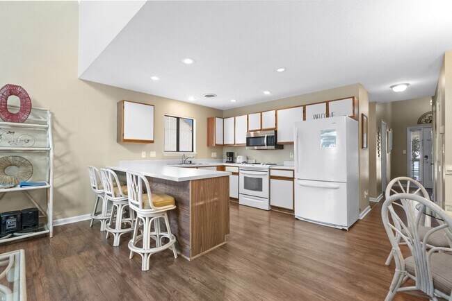 Building Photo - ***Free Utilities ** Seasonal Rental Available October 5 to Feb 1st  2026