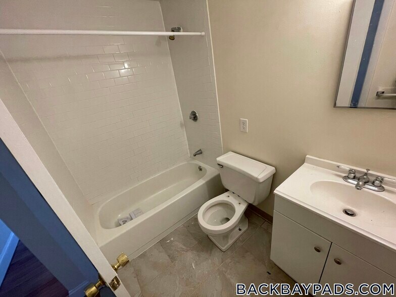 Building Photo - 1078 Boylston St