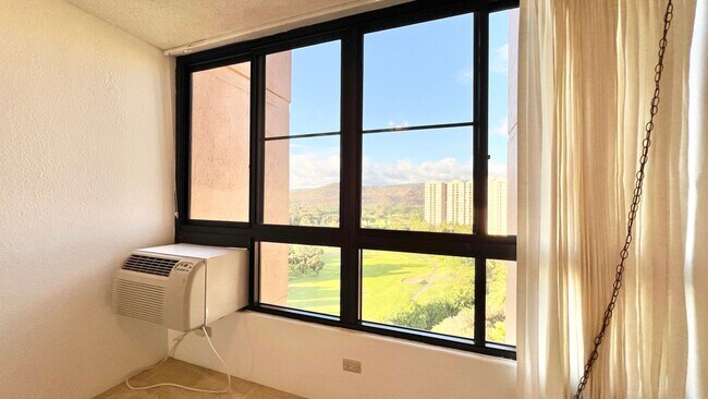 Building Photo - BEAUTIFUL GOLF COURSE VIEWS - SALT LAKE ST...