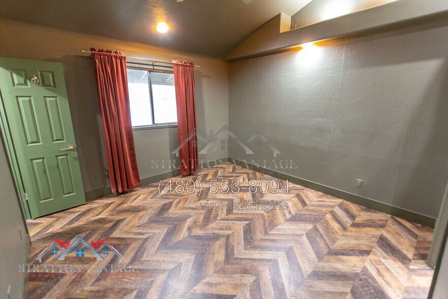 Building Photo - 1110 E Campus Dr
