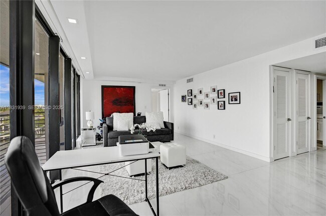 Building Photo - 900 NE Spanish River Blvd