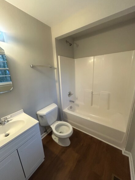 Building Photo - 109 Hillbrook Ct