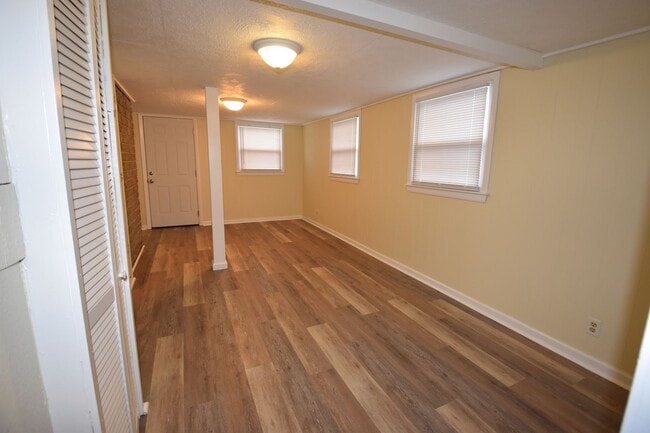 Building Photo - 2 Bedroom Home For Rent Fortville IN