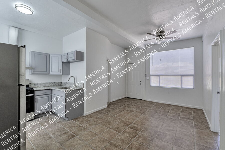 Building Photo - 2810 W Carnauba St