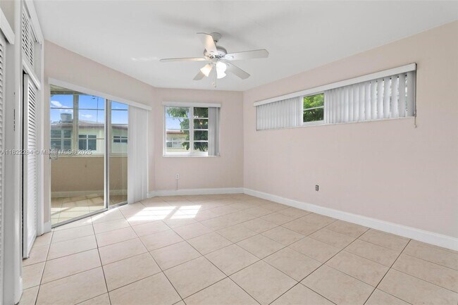 Building Photo - 1667 NE Miami Gardens Dr
