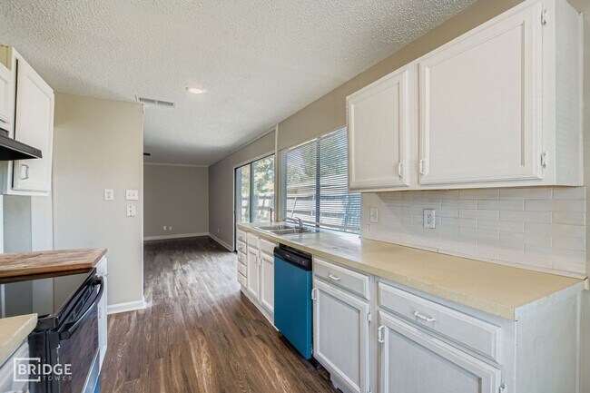 Building Photo - 9117 Fairmont Cir