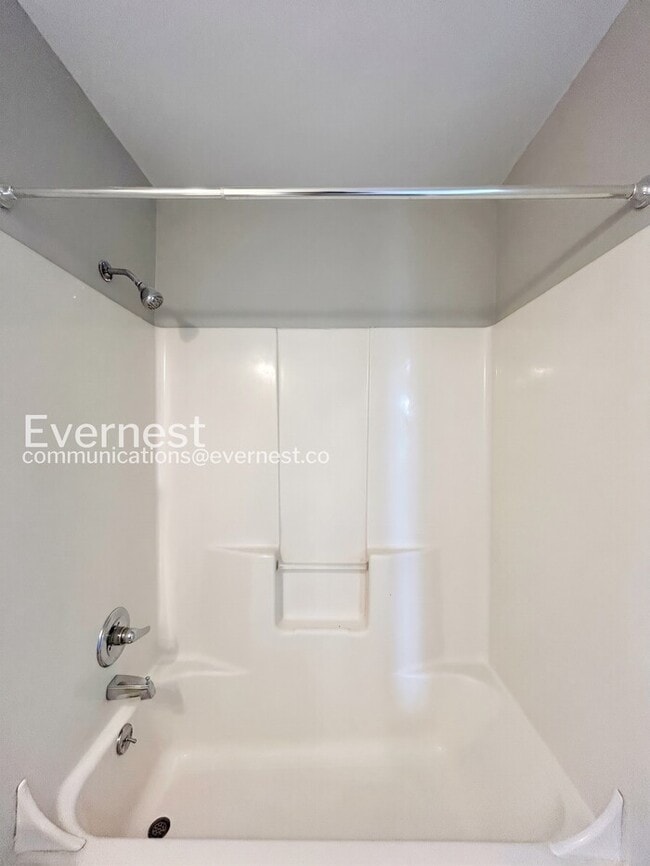 Building Photo - 800 Catherine St