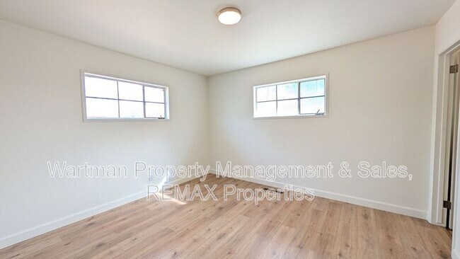 Building Photo - 435 Marian Dr