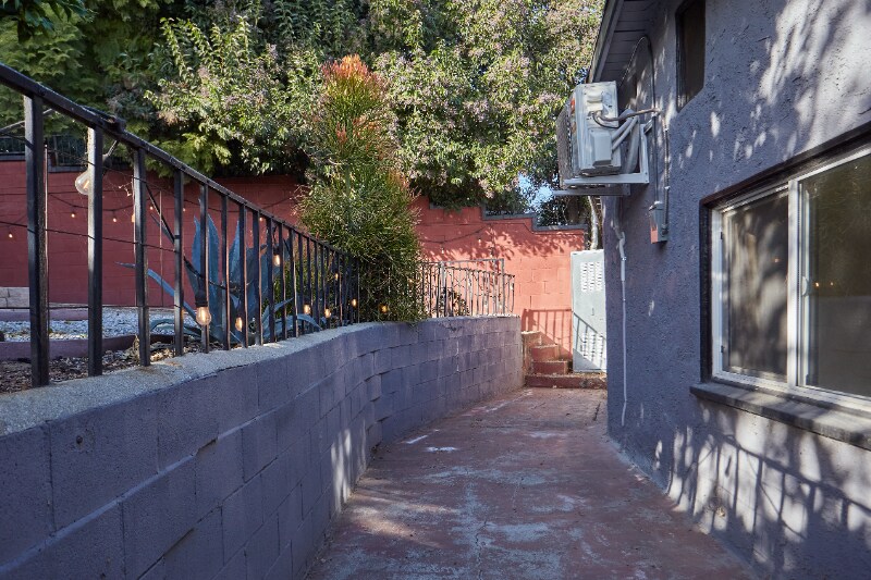 Building Photo - 1053 N Eastman Ave