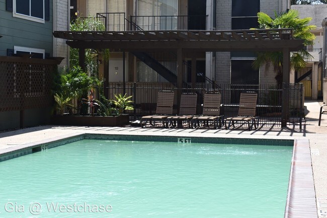 Building Photo - 1 br, 1 bath Apartment - 10010 West Park Dr.