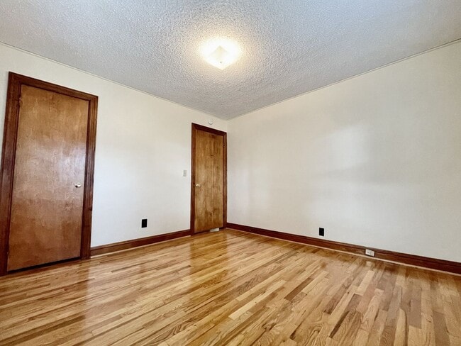 Building Photo - All Brick Ranch Home in Kempsville W/HUGE Yard - Sunroom - Detached 2-Car Garage PLUS Workshop & ...