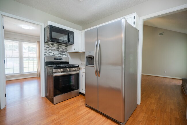 Building Photo - 122 Longleaf Cir