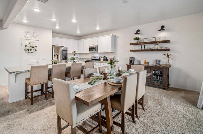 Building Photo - 44112 Sierra Vista Dr