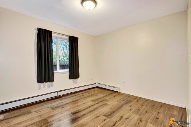 Building Photo - Modern 4-Bedroom Townhome in Desirable Sou...