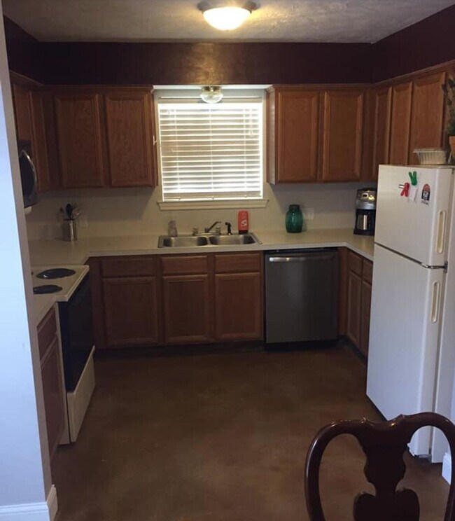 Building Photo - 606 Corregidor Dr