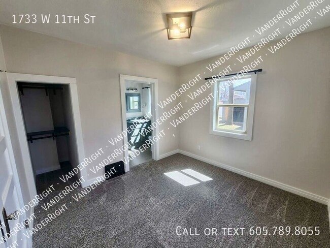 Building Photo - 1733 W 11th St