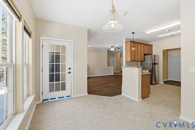 Building Photo - 1000 Westwood Village Way