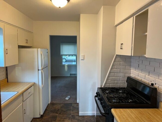 Building Photo - Affordable Two Bedroom Ranch
