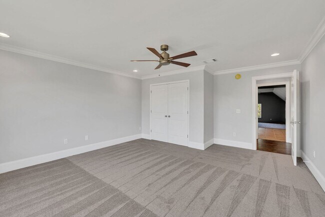 Building Photo - Luxury 4BR Home with River Views & Entertainer’s Bonus Room