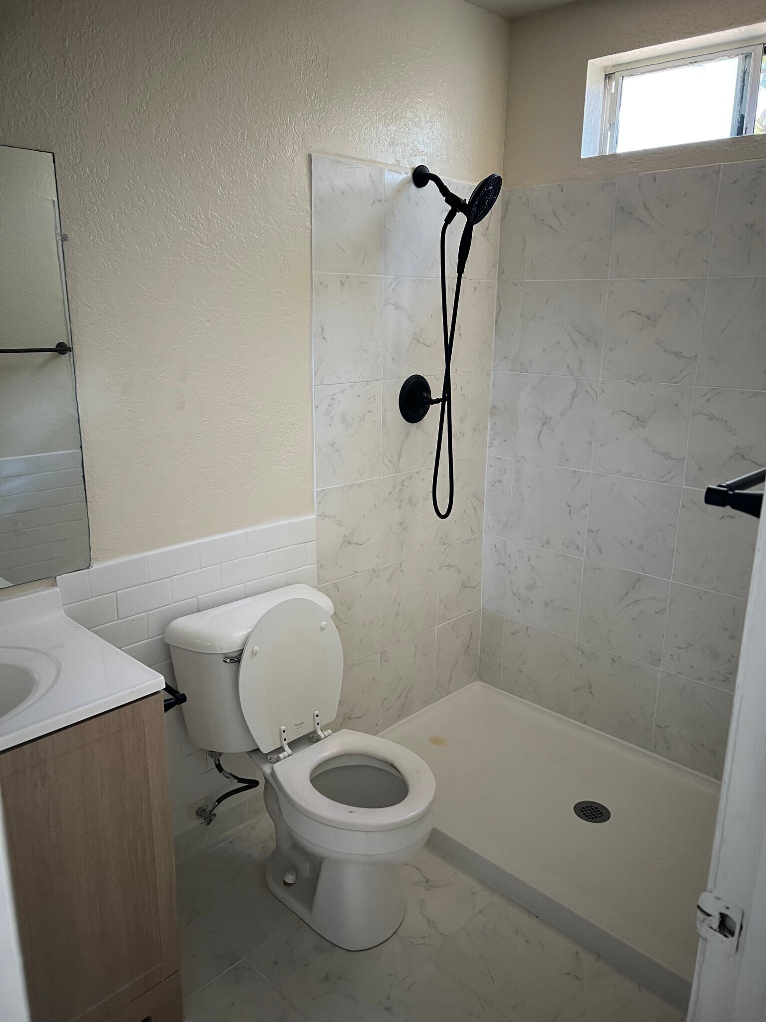 Building Photo - 120 Avenida Las Brisas