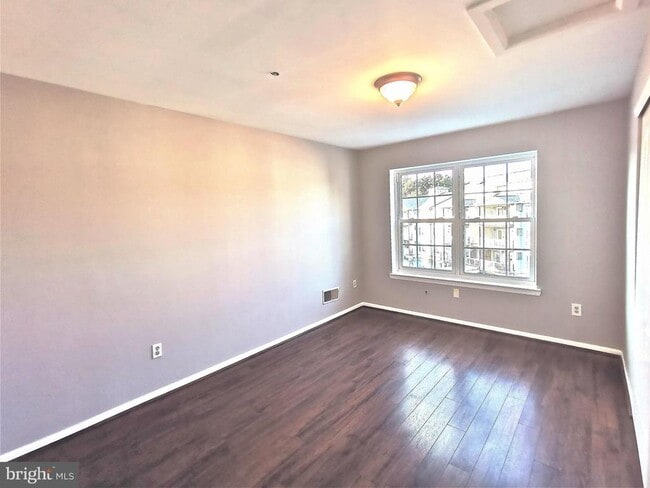 Building Photo - 306 Waters Edge Dr