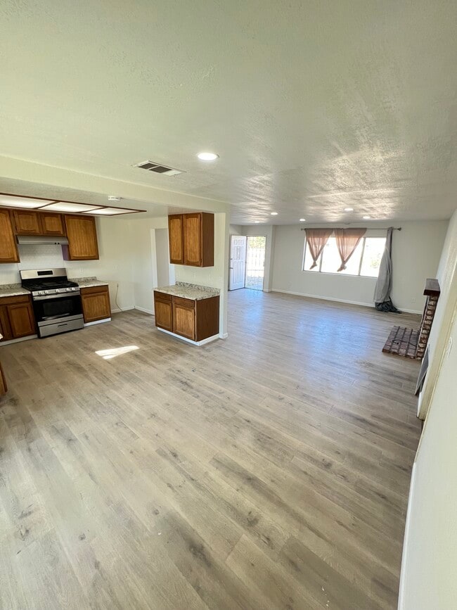 Dinning room area - 6941 Hanford Ave