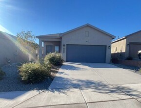 Building Photo - Beautiful New 3bedroom 2 bathroom Home Fully Equipped With Everything You Need In A Gated Community!