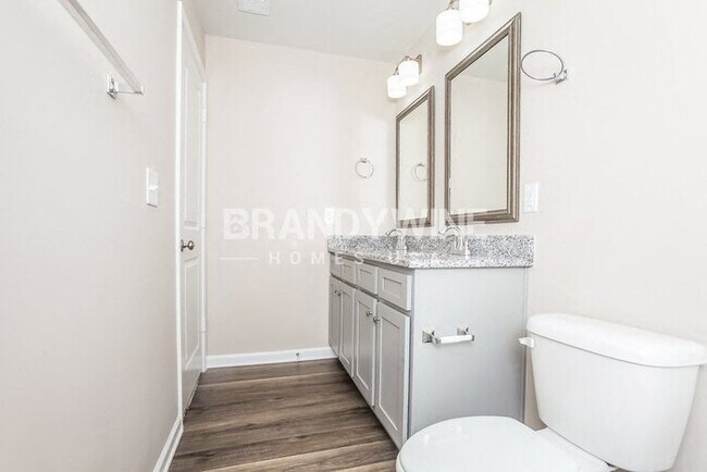 Building Photo - 506 Glenmanor Dr